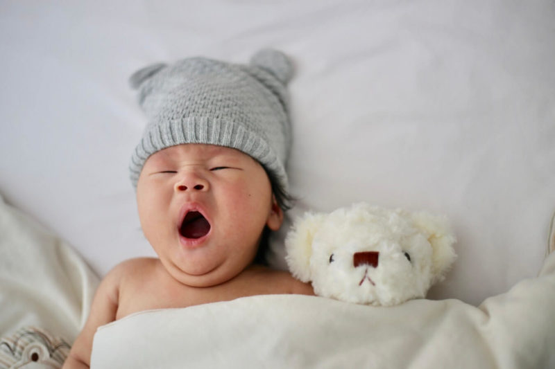 Bebé Bostezando Con Gorro Mi corazón Es Suyo