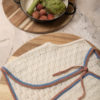 Chaleco crudo con remate azul y rosa | Birinit Petit - Imagen 3